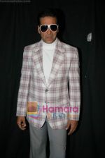 Akshay Kumar on the sets of KBC in Filmcity on 25th Oct 2010 (6).JPG